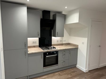 3 bedroom semi-detached house to rent - Photo 5