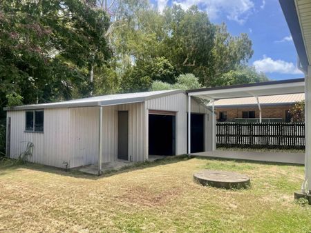 4 BEDROOM FAMILY HOME IN BALL BAY - Photo 3