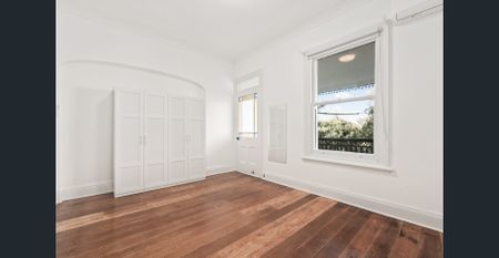 Well presented Terrace with Rear Lane Lock-Up Garage - Photo 2