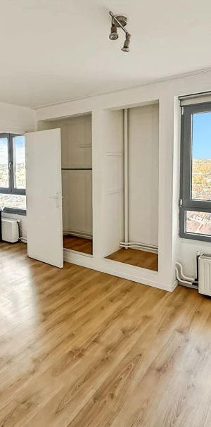 A louer, appartement type 2 rénové en plein centre ville - Photo 1