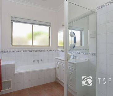 Comfort, Space & Convenience in Kennington - Photo 1