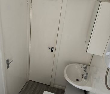 1 Bed Maisonette, Atherley Road, SO15 - Photo 6