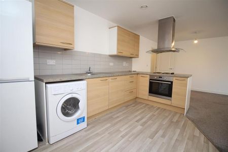 2 bedroom flat to rent - Photo 4