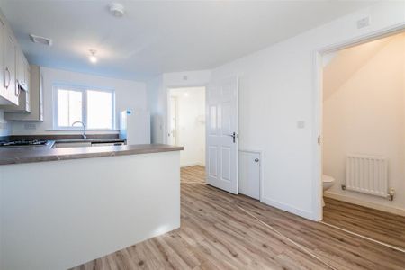 3 bedroom semi-detached house to rent - Photo 4