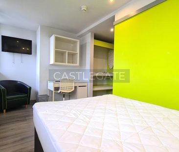 1 bedroom in a flat share to rent - Photo 3