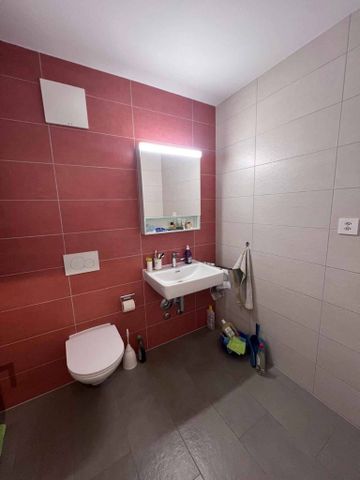 Studio au 1er étage à louer - Photo 2