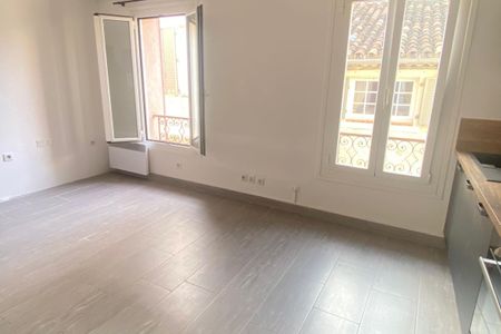 2P MEUBLE AVEC CAVE - CENTRE VILLAGE - Photo 2