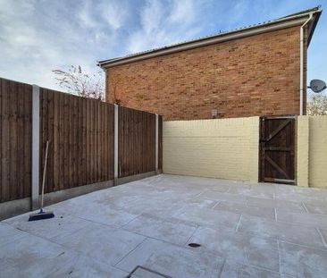 3 bedroom terraced house to rent - Photo 6