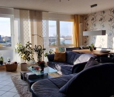 Diese wunderschöne, helle Wohnung mit Balkon wartet auf nette, neue... - Foto 3