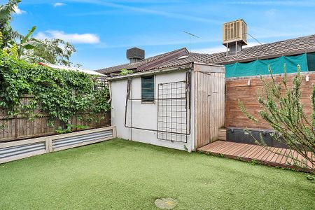 52 Ascot Vale Road - Photo 2