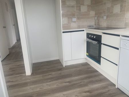 Charming 3BR Unit in Remuera! - Photo 5