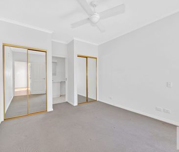 Charming 3 Bedroom Home in Prime Location! - Photo 3