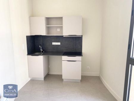 Location Appartement 2 pièces 53m² FONTENAY LE COMTE 85200 - Photo 4