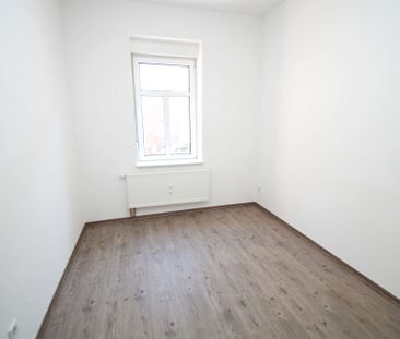 kleine 4-Zi-Whg mit BALKON- Laminat, separate Küche, Wanne+Dusche - Photo 2