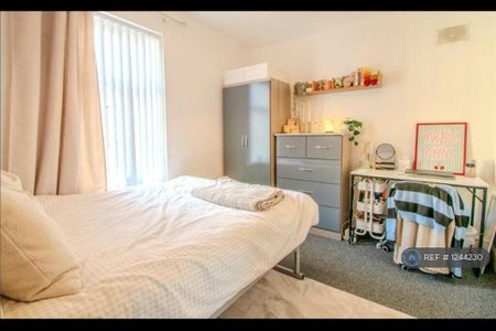 5 bedroom terraced house to rent - Photo 3