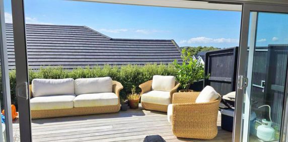 Modern, Spacious Family Home in Popular ... - Photo 2