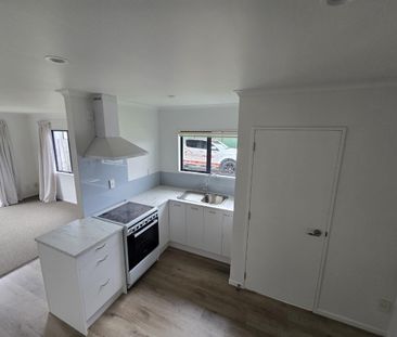 Cozy unit living - Photo 6