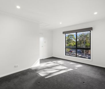 1/8 Satelburg Court, Heidelberg West VIC 3081 - Townhouse For Rent ... - Photo 4