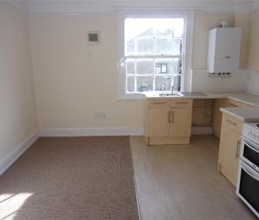 3 bedroom flat to rent - Photo 6