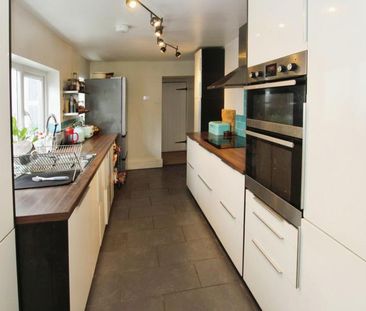 4 bedroom terraced house to rent - Photo 2