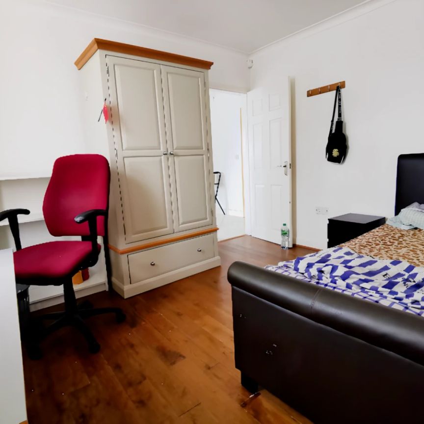 Entire Place·5B3B···Radford Bridge Road Nottingham - Photo 1