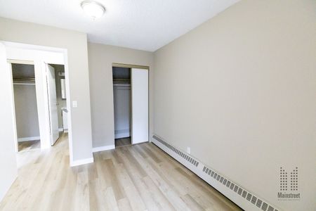 1715 24 Avenue SW, Calgary - Photo 3