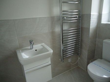 3 bedroom semi-detached house to rent - Photo 5