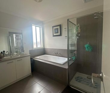 Cranbourne West - Photo 6