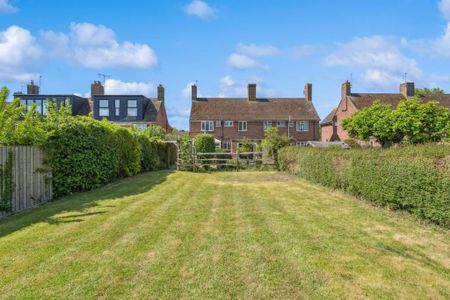 4 bedroom semi-detached house to rent - Photo 3