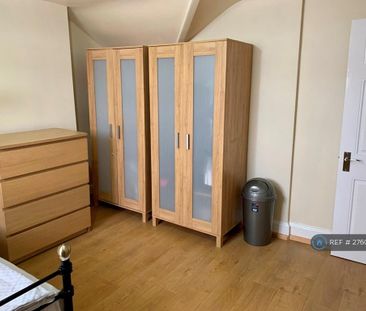 3 bedroom flat to rent - Photo 4