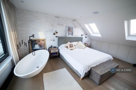 4 bedroom end of terrace house to rent - Photo 4