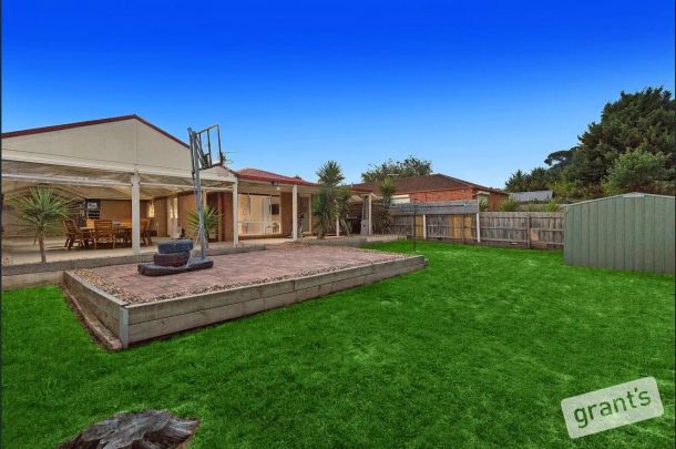11 Allira Close, Berwick VIC 3806 - Photo 1