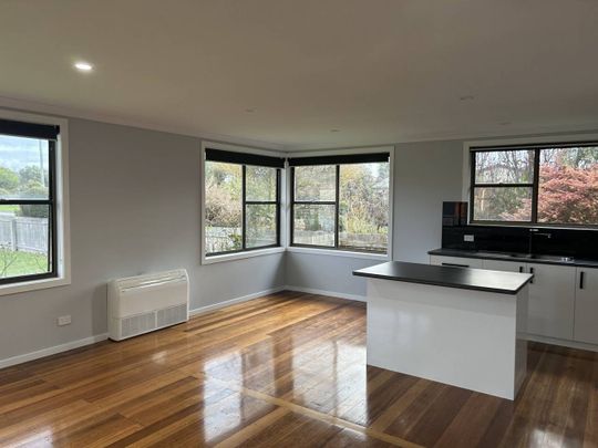 Renovated 3 bedroom home close to sporting facilities - Photo 1