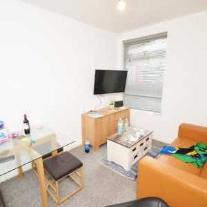 Upper West Grove, Manchester, M13 - Photo 1