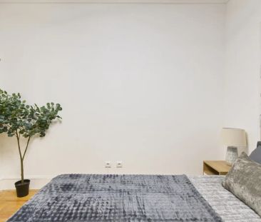 Room in a shared 6-bedroom apartment for rent in Lisbon - Foto 5
