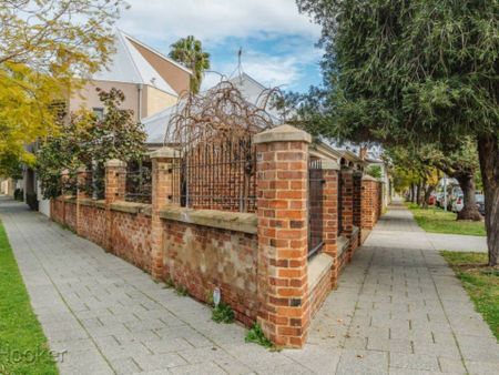 Absolutely Breathtaking - Heritage Listed - Photo 4