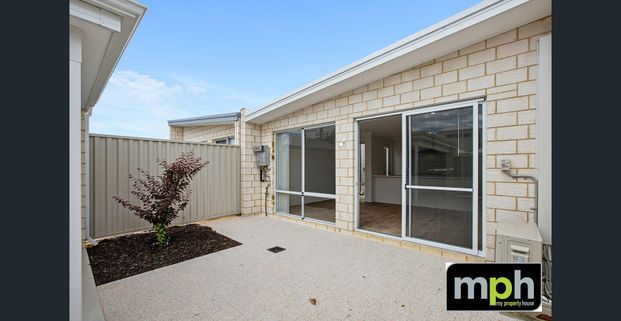 A Coastal Lifestyle Like No Other... - Photo 1