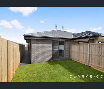 MODERN 2 BEDROOM UNIT WITH PARKING! - Photo 1