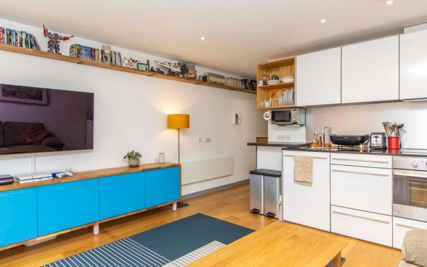 Ocean present a lovely one bedroom property in Airpoint with allocated parking. Offered on an unfurnished basis. Virtual Viewings are available. - Photo 1