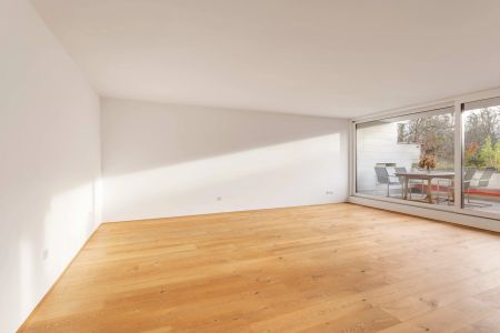 Stilvoll renovierte 3-Zimmer-Wohnung mit großer Balkonterrasse am Schwabinger Bach - Photo 2