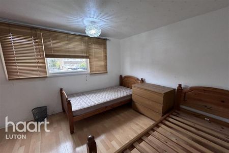 3 bedroom end of terrace house to rent - Photo 4