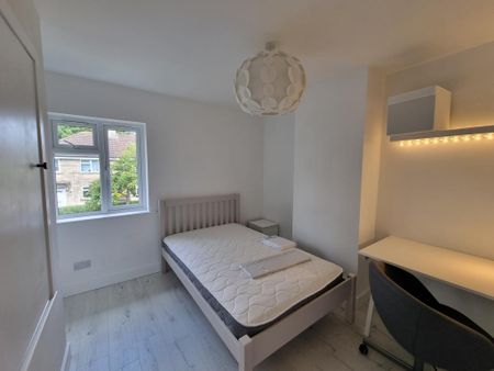 5 bedroom semi-detached house to rent - Photo 5