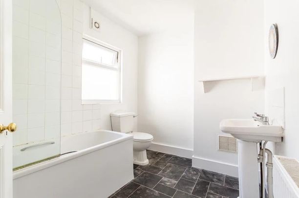 3 Bed Terraced House, Whichelo Place, BN2 - Photo 1