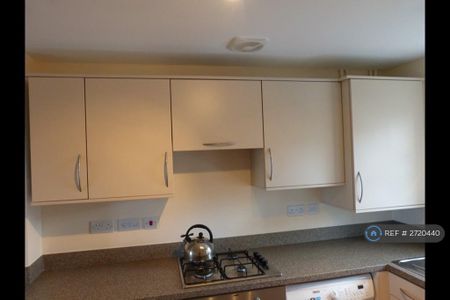 3 bedroom semi-detached house to rent - Photo 4