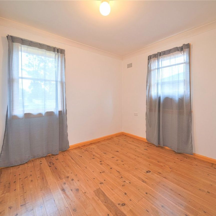 Well Presented Family Home! - Photo 1
