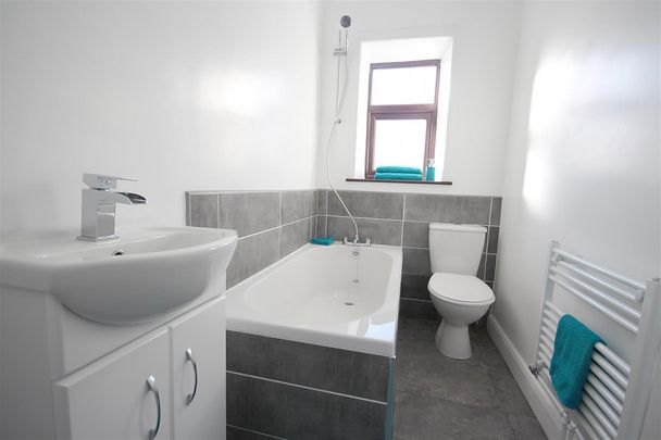 3 Bedroom House - Mid Terrace To Let - Photo 1