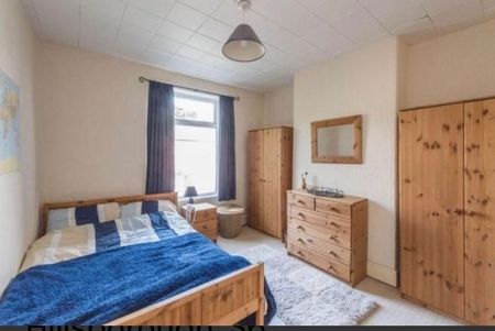 Room in a Shared House, Victor Street, S6 - Photo 2