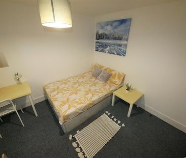 The Mount, Bournemouth, BH1 - Photo 3