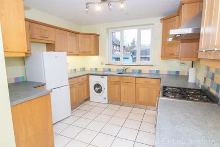 3 bedroom semi-detached house to rent - Photo 3