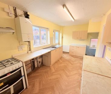 3 bedroom semi-detached house to rent - Photo 5